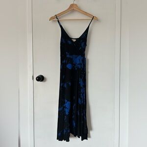 URBAN OUTFITTERS BLACK AND BLUE FLORAL DRESS SIZE S